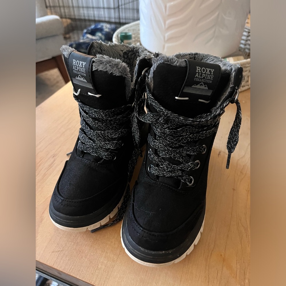 Roxy alpine collection hiking boots size 13 (child) in excellent condition